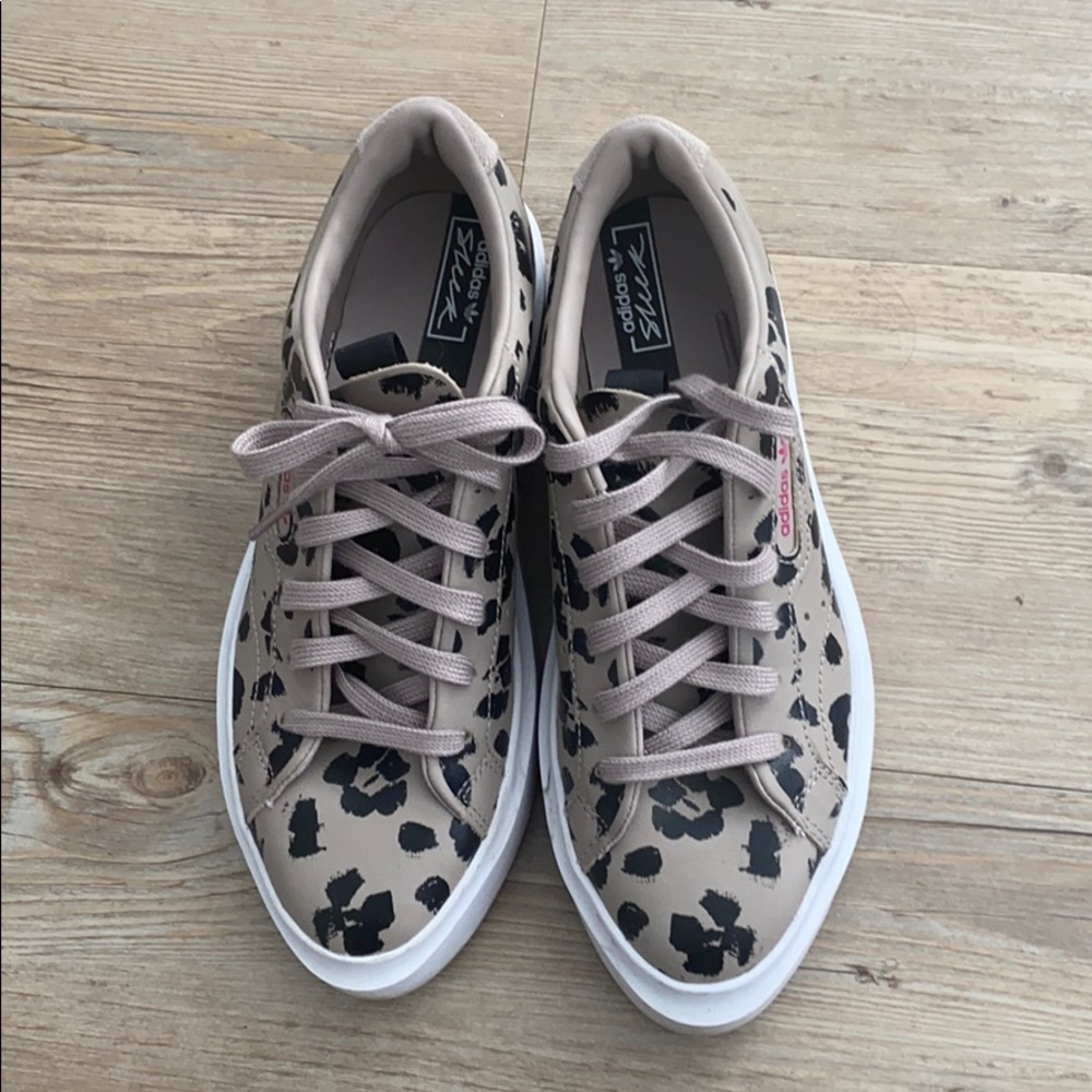 Adidas Sleek- Leopard edition